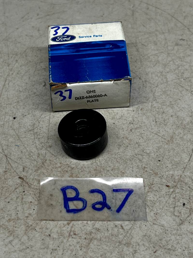 NOS 1971 1972 1973 FORD MUSTANG OR MACH 1 BUCKET SEAT BACK SCUFF PLATE B28-37