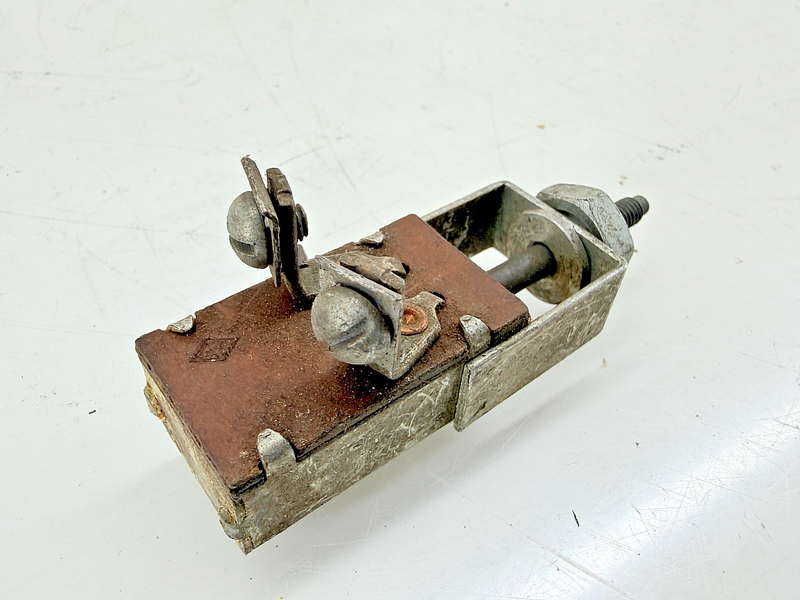 Vintage Push Pull Dash Switches Flat 1930s 1940s Ford C67-168