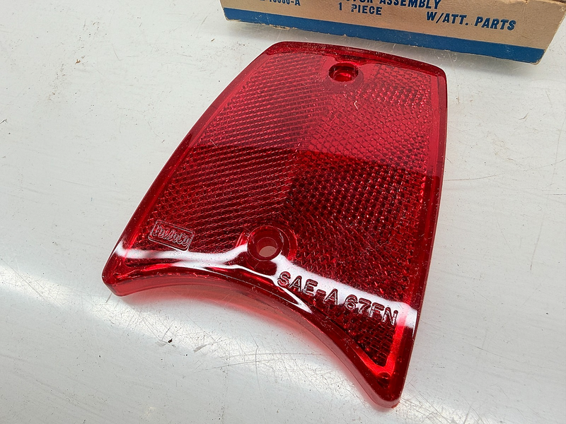 NOS 1967 Ford Falcon Body Reflector Lens FoMoCo SAE-A C7DZ-13380-A 67FN C68-15