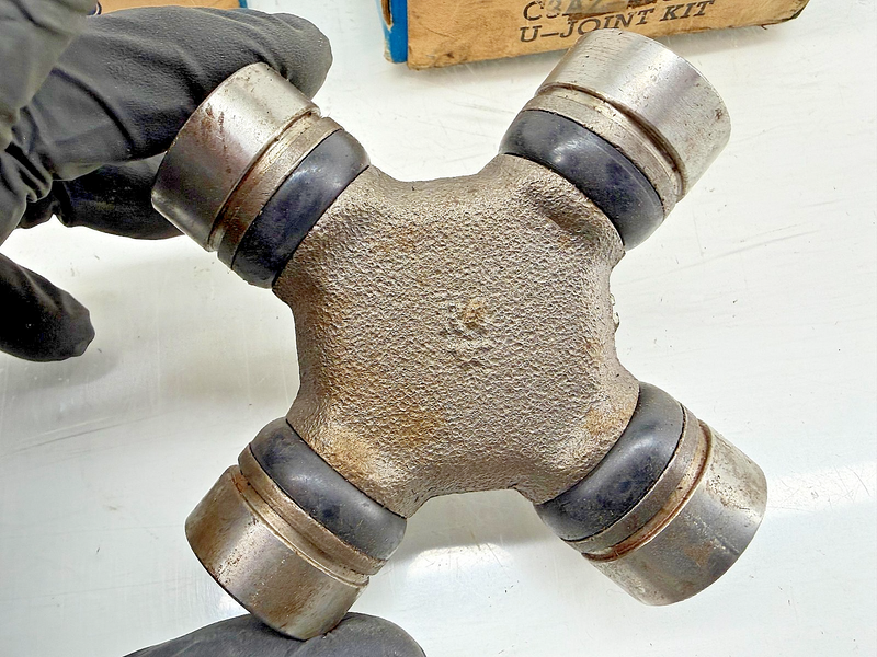 (1) NOS 1963 - 1973 FORD Mercury Mustang V-8 U JOINT KIT C3AZ-4635-G C62-27
