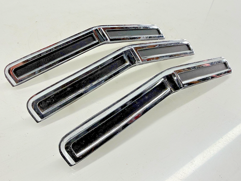 (3) NOS 1966 MERCURY COMET RH CHROME FENDER LOUVERS EMBLEMS C6GB-16188-C C60-41