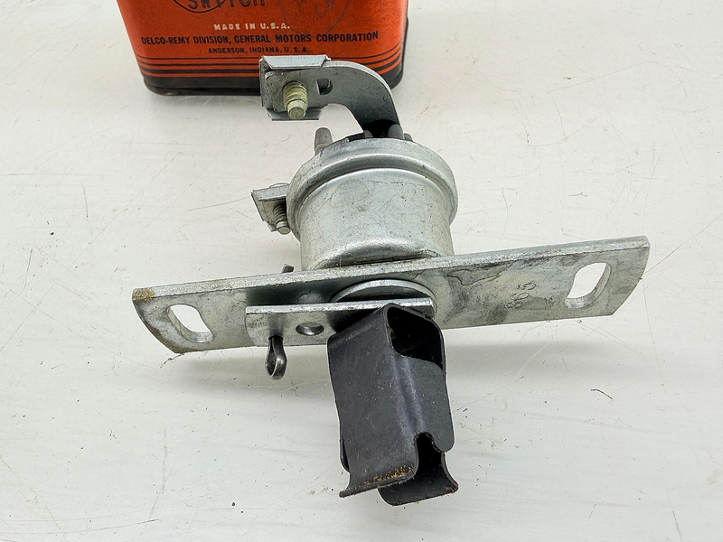 NOS 1950 - 1954 CHEVROLET BACK UP SWITCH AUTOMATIC TRANSMISSION 1997865 C71-35