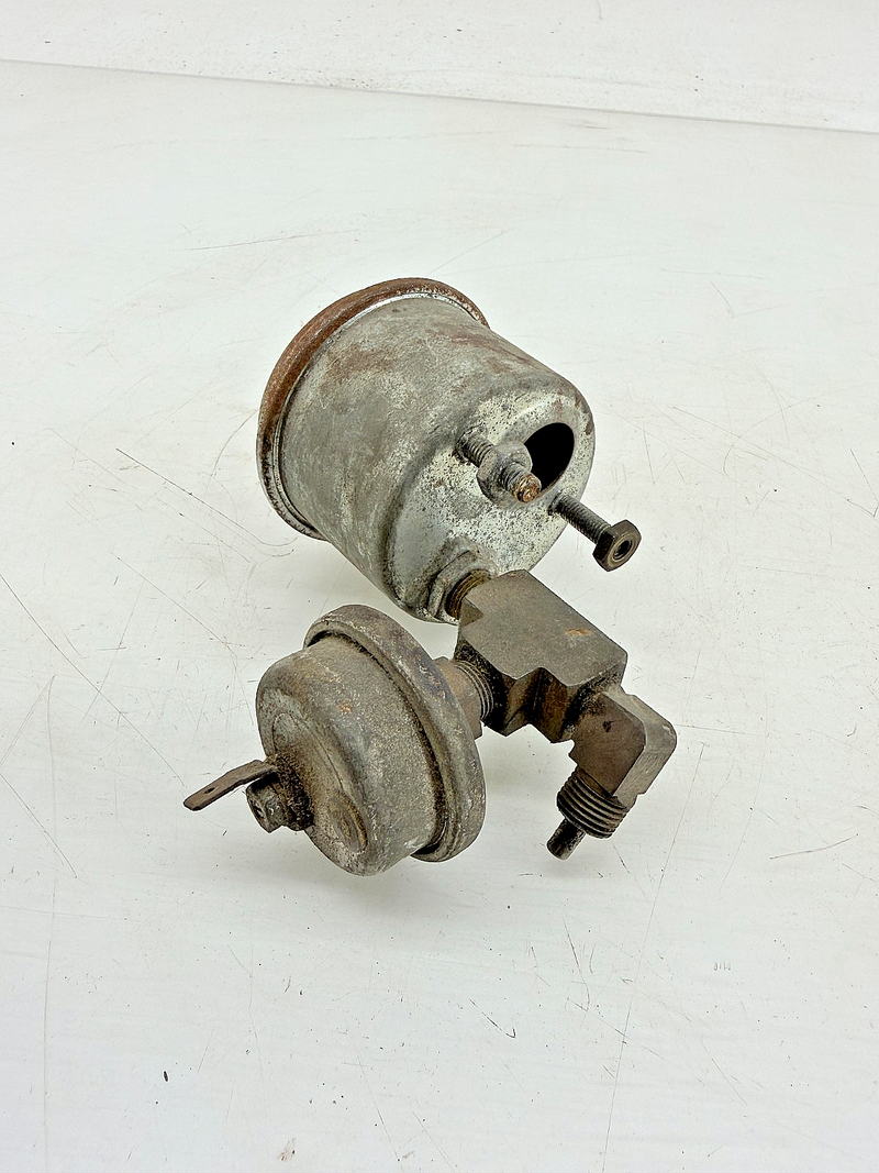 Vintage Oil Pressure Gauge 150 PSI Electric w Sender 1970s Diesel Truck C39-46