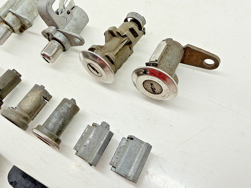 (19) - VINTAGE 1960's Ford Mercury Door Truck Glove Ignition Key Locks Tumblers