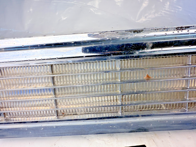 1965 CADILLAC DEVILLE DRIVER SIDE FRONT PARKING LIGHT W/ GRILLE GM 5956355 B16-1
