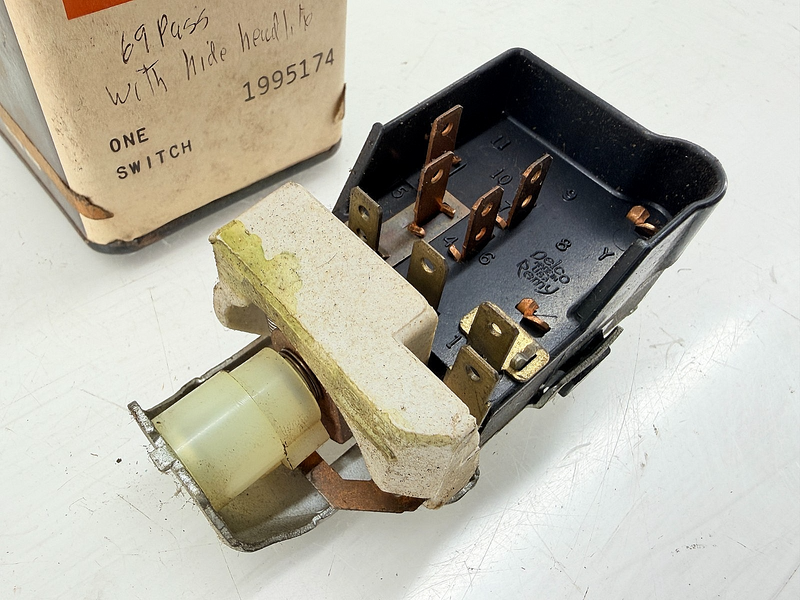 NOS 1969 CHEVROLET IMPALA CAPRICE HIDEAWAY HEADLIGHT SWITCH GM 1995174 C71-34
