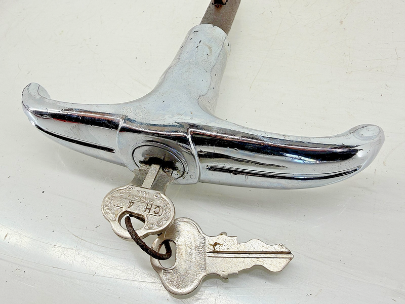 Vintage OEM GM 1946 1947 1948 Oldsmobile Trunk Handle w/ Keys C67-18