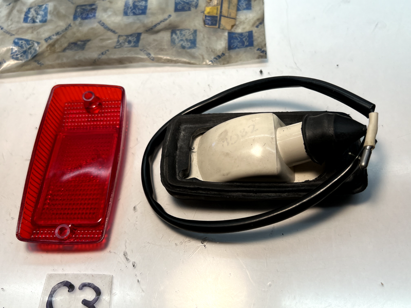 NOS OEM Peugeot 6358.14 Side Marker Lamp Housing Base & Lens 6357.32 C3-38