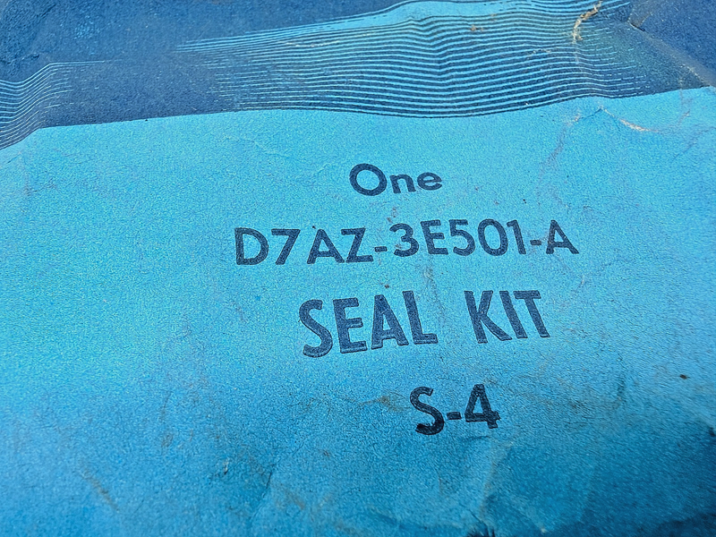 NOS 1975 - 1977 Ford Thunderbird Steering Seal Kit D7AZ-3E501-A C62-56