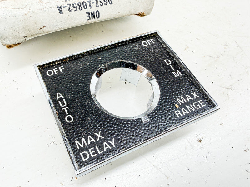 NOS 1976 1977 FORD THUNDERBIRD AUTOLAMP DASH BEZEL D6SZ-10852-A C78-47