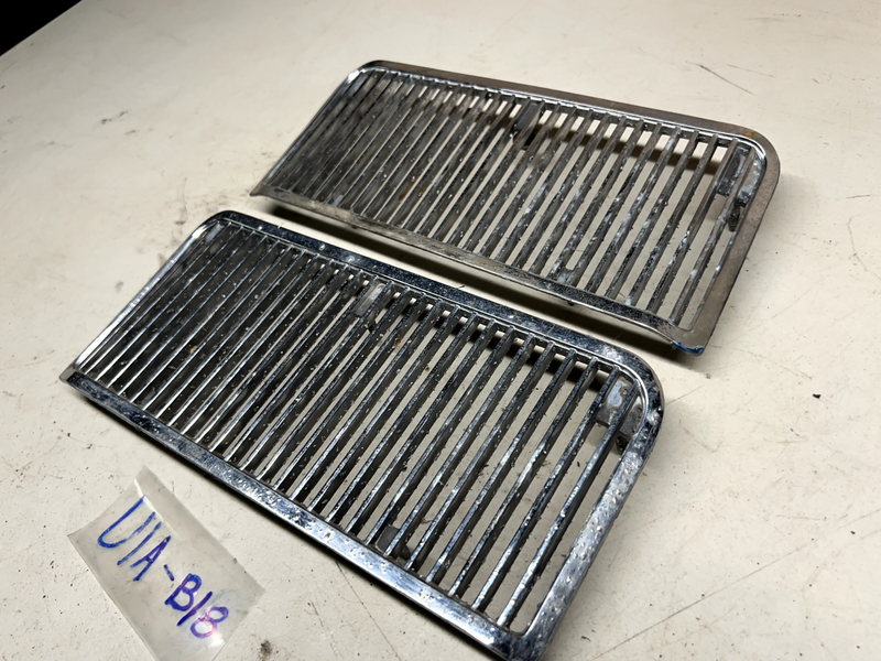 Original 1969 Chevrolet Chevelle Hood Inserts Grills 3915489 LH 3915490 RH B18-2