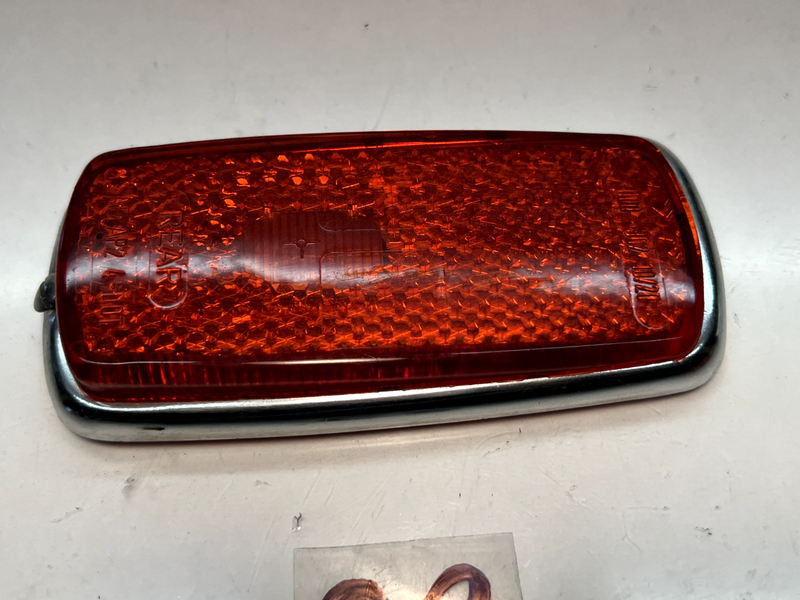 OEM VINTAGE MERCEDES BENZ ULO 302 10/20 REAR SIDE MARKER LENS SAE AP2 DOT C2-50