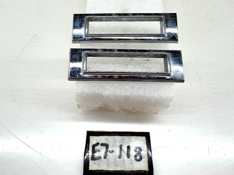 OEM 1969 GM Chevrolet Chevelle Front Rear Marker Lamp Bezel 3942749 E7-118