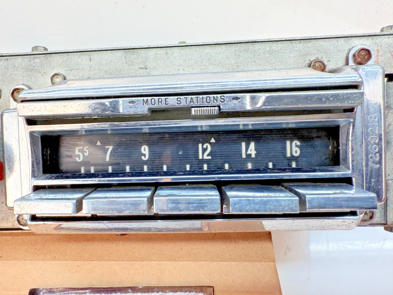OEM 1957 Cadillac Wonderbar AM Radio Amplifier Delco 7268005 Amp Knobs B77-4