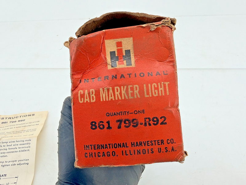 NOS 1969 - 1978 International Harvester Cab Marker Light 861 799-R92 C70-31