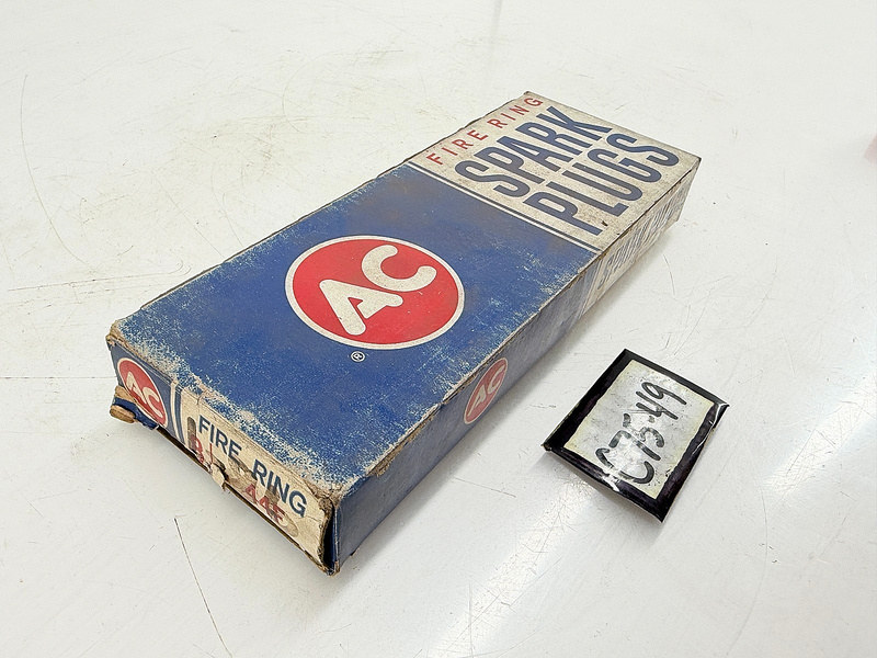 (8) NOS 1938 - 1953 Ford Flathead V8 AC 44F Fire Ring Spark Plugs C75-49