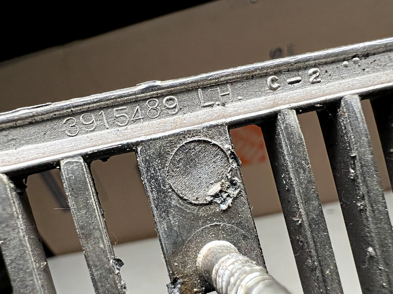 Original 1969 Chevrolet Chevelle Hood Inserts Grills 3915489 LH 3915490 RH B18-1