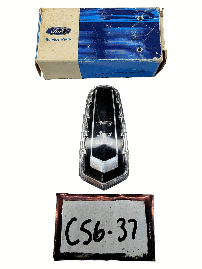 NOS 1976 1977 1978 FORD LTD LANDAU BADGE EMBLEM D5AB-7143500-AA C56-37