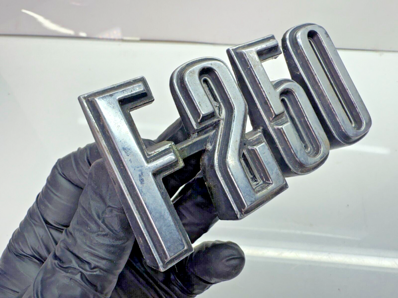 OEM 1973 - 1979 Ford Truck F-250 Emblem D4TB-16702-BA 74 75 76 77 78 B32-132