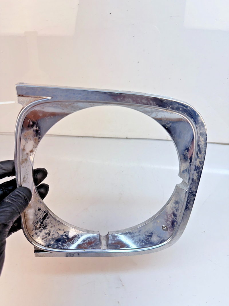 Passenger Right Headlight Door/Cover Trim Bezel 1972 CHEVY CHEVELLE 6261958 B1-7