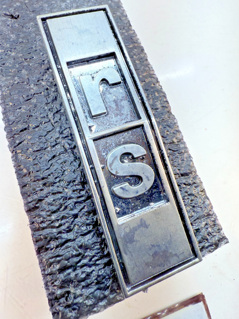 Original 1967 1968 Rally Sport Camaro RS Grill Emblem Badge 3899892 E5-55