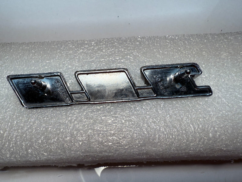 1967 Pontiac Lemans Firebird Tempest 326 Hood Emblem 9777847 67 B32-69