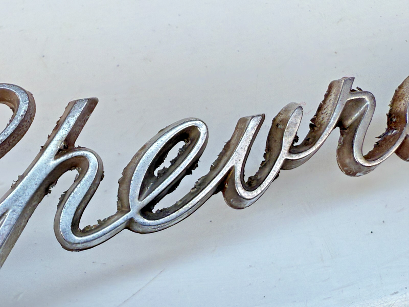 RARE Vintage CHEVROLET Emblem Metal Script Logo Lettering B32-349