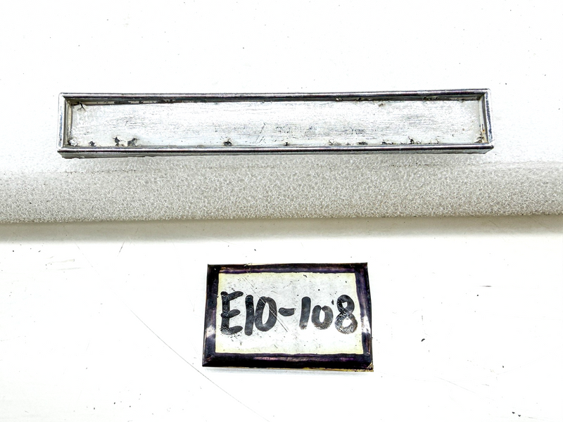 Vintage 1960s PLYMOUTH FURY TRIM BAR EMBLEM WHITE INSERT 2785297 E10-108
