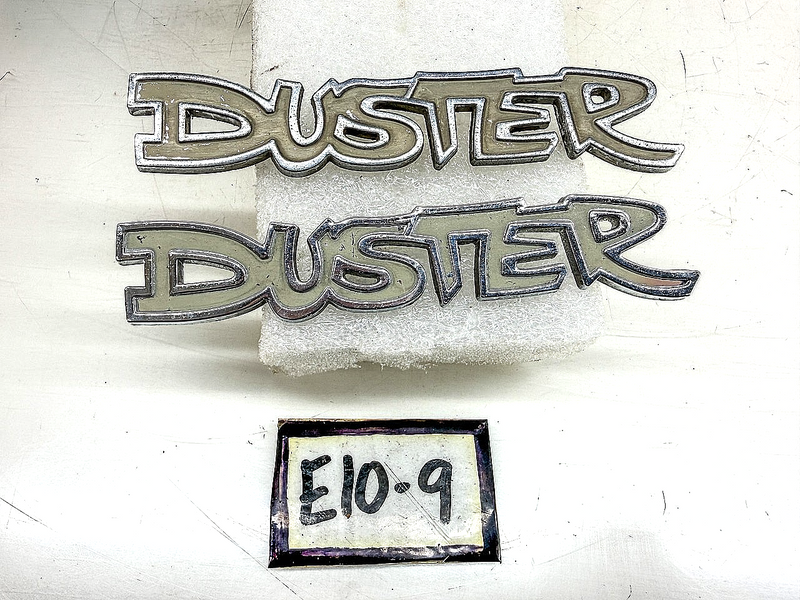 OEM 1972 - 1976 PLYMOUTH DUSTER FENDER EMBLEM PAIR MOPAR 3680304 E10-9