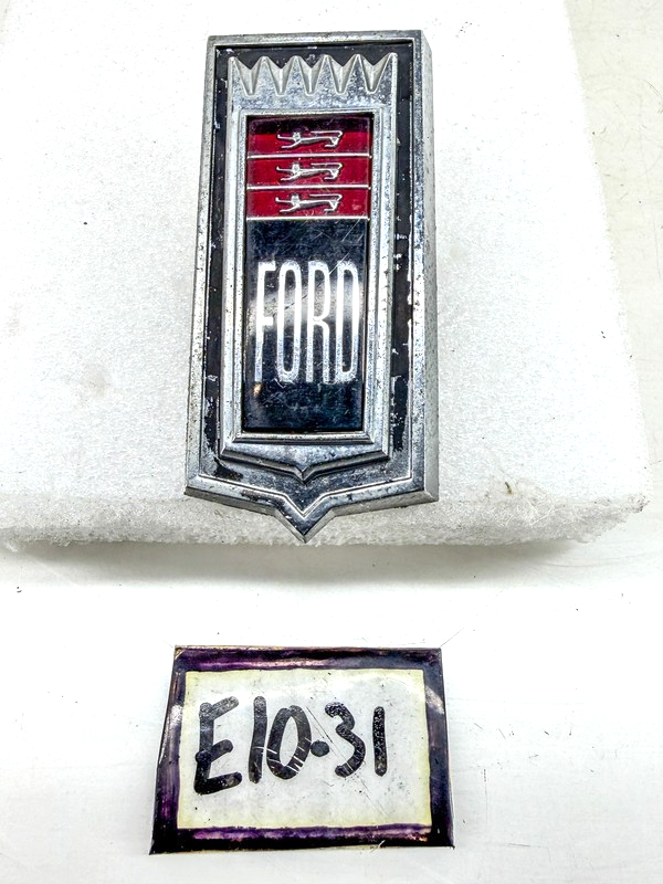 OEM 1971 FORD CREST TRUNK HOOD EMBLEM 3 LIONS D1AB-8B369-BG E10-31