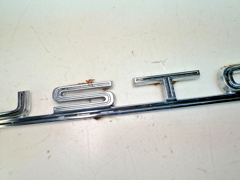VINTAGE 1965 FORD GALAXIE 500 " CUSTOM " EMBLEM SCRIPT E7-15
