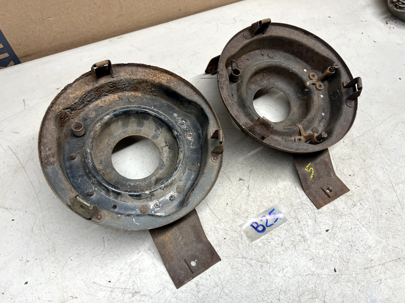 1960 GM Impala BelAir Biscayne Headlight Bucket Mounting Bracket El Camino B25-5