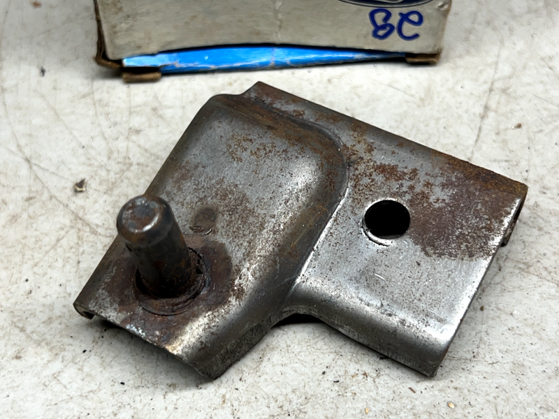 NOS 1968-1970 Mustang Mach 1 Boss Shelby Cougar SEAT HINGE REPAIR BRACKET B27-28