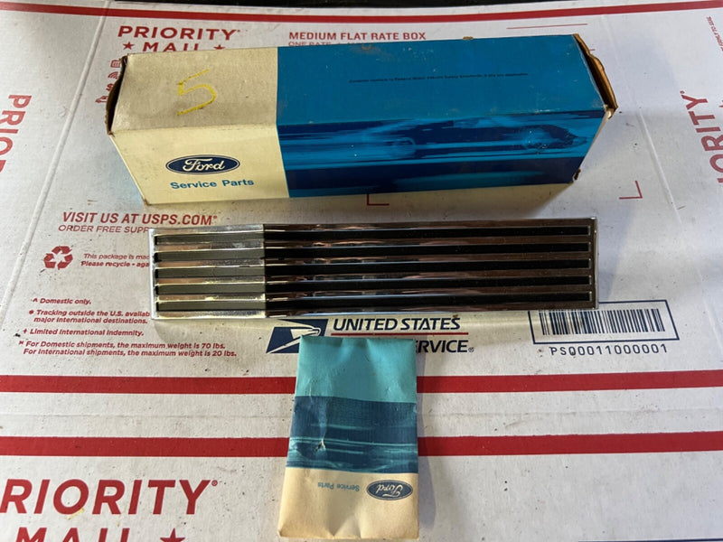 NOS 1962 Ford Thunderbird Quarter Panel Trim Molding Ornament C2SZ-63290A76-B 5*