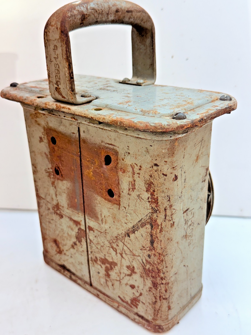 Original WWII Navy Battery Lantern 9-S 5293L Type JR-IS Delta STEAM PUNK B78-19