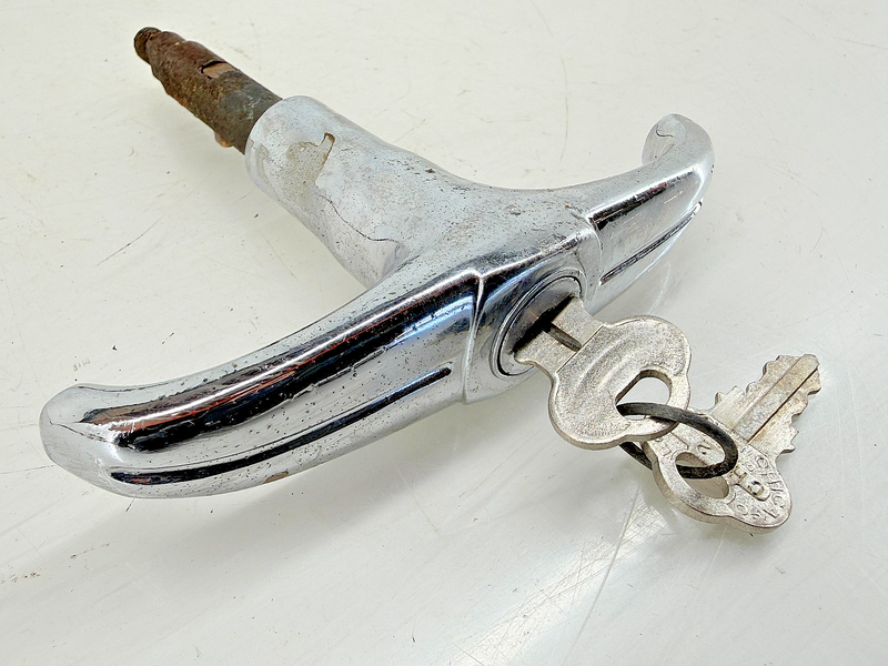 Vintage OEM GM 1946 1947 1948 Oldsmobile Trunk Handle w/ Keys C67-15