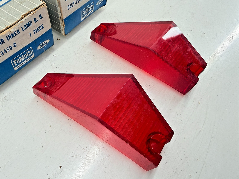 (1) NOS 1965 MERCURY COMET VILLAGER RH TAILLIGHT LENS C5GY-13450-C C68-14