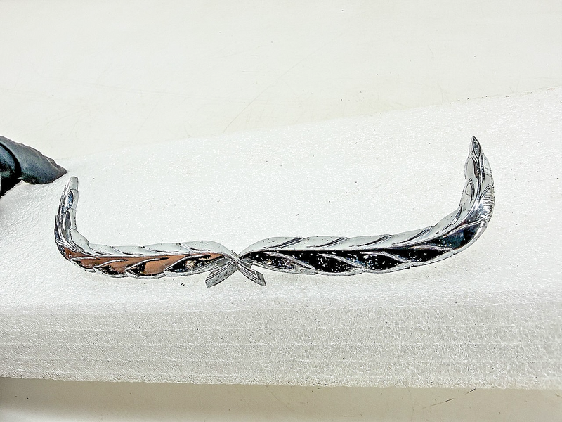 OEM 1969 FORD GALAXIE 500 LTD WREATH ROOF PANEL EMBLEM C9AB-7140734-A E10-29