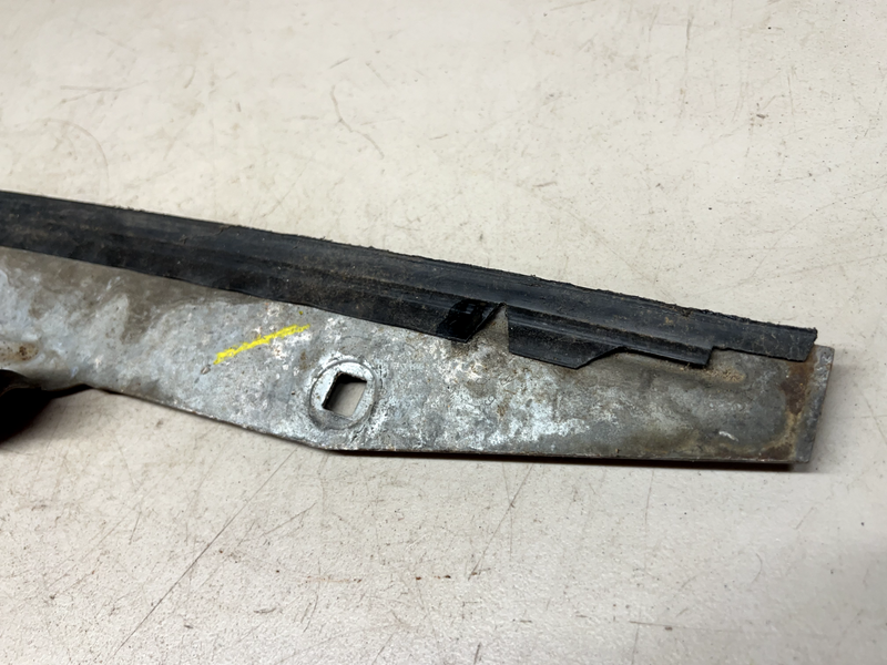 1965 1966 Chevrolet Impala 2dr Coupe Quarter Window Track RH F203 65 66 B39-1