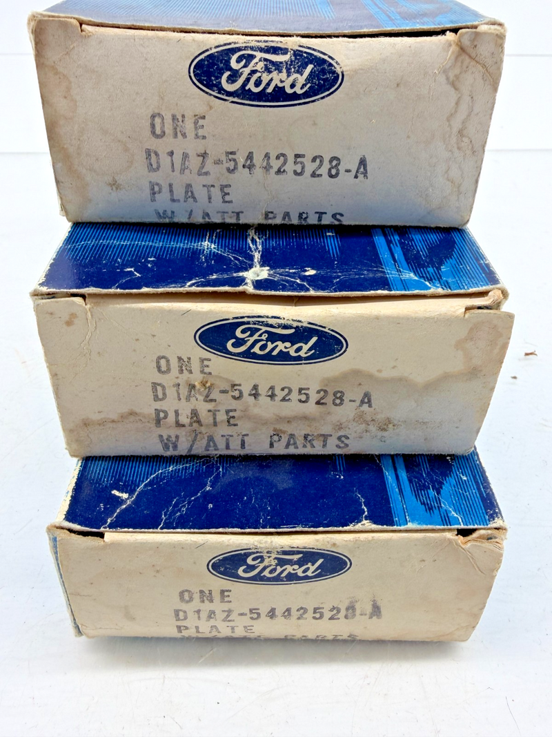 (1) NOS 1971 1972 Ford Galaxie LTD Body Side Emblem D1AZ-5442528 C56-19