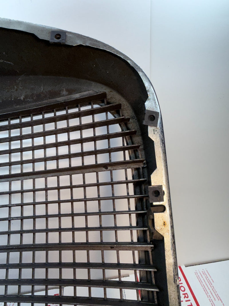 NOS? OEM Mercedes W108 W109 Radiator Shroud Guard Grill Radiator Cowl Emblem P1