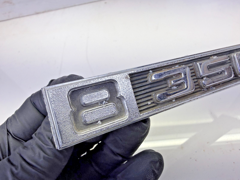 OEM Vintage 1969 - 1972 CHEVY TRUCK 8 350 FENDER EMBLEM 3950926 E8-85