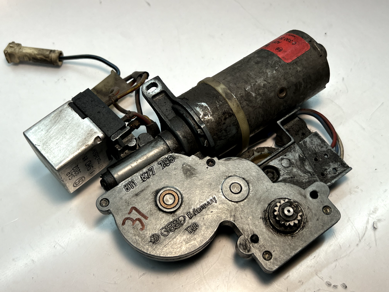 OEM 1988-1993 Volkswagen Audi B3 B4 Coupe Sun Roof Motor 811877795 C3-37