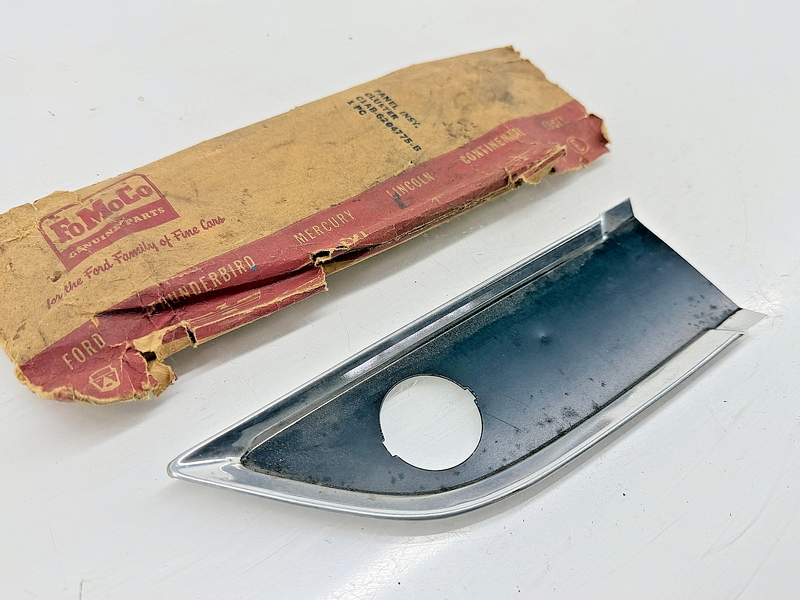 RARE NOS 1961 Ford Panel Instrument Cluster C1AB-6204775-B E9-12