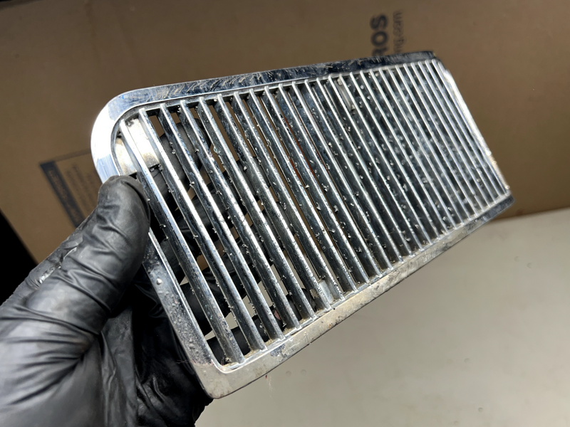 Original 1969 Chevrolet Chevelle Hood Inserts Grills 3915489 LH 3915490 RH B18-2