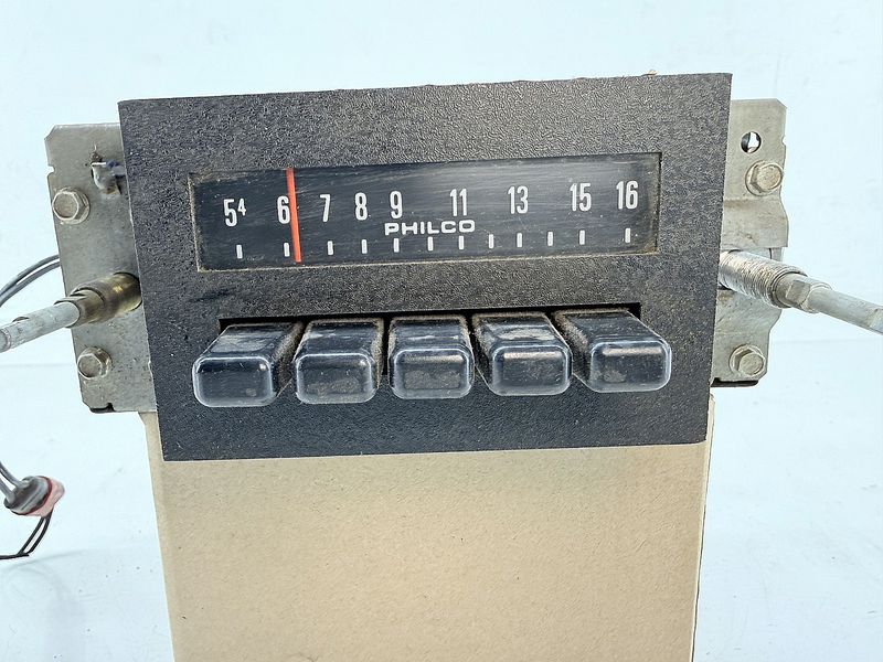 OEM FORD D4AA-18806-AA 1974 GALAXIE LTD THUNDERBIRD PHILCO AM RADIO C77-19