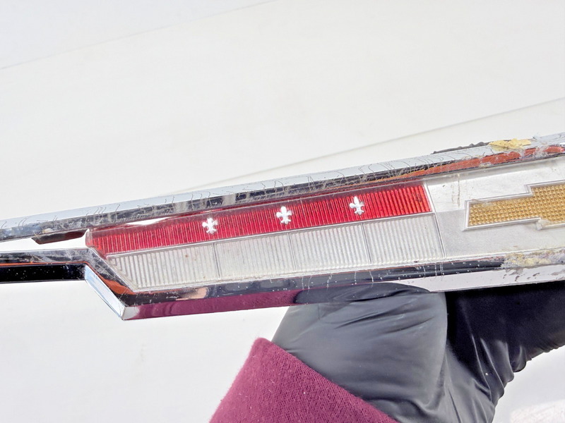 OEM 1962 CHEVROLET IMPALA BELAIR BISCAYNE TRUNK EMBLEM 3816347 C46-19