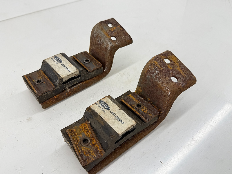 (1) NOS 1966 - 1968 Ford Country Sedan Ranch Wagon Muffler Bracket C6AZ5260F B78