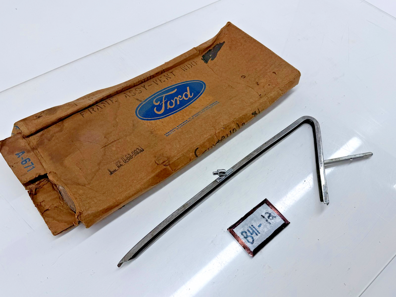 NOS Ford 1970 1971 Torino 4Dr Hdtp Door Vent Window Frame RH D0OZ5721608A B41-12