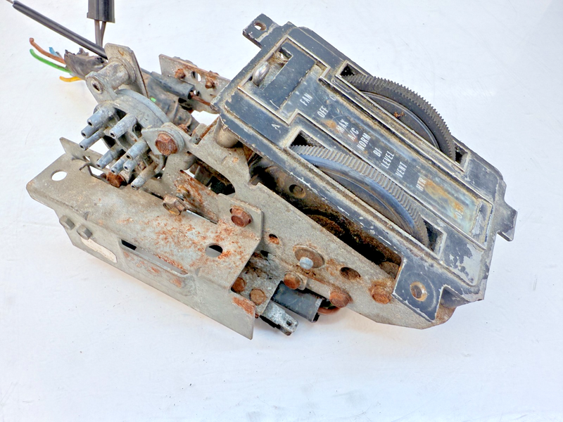 OEM 1969 1970 1971 Corvette Heater Air Conditioning Control Assembly B82-2